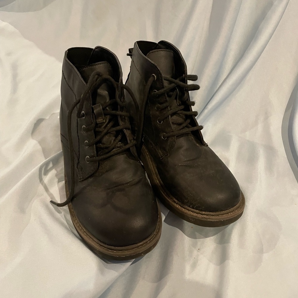 Boys size 2 black boots GUC